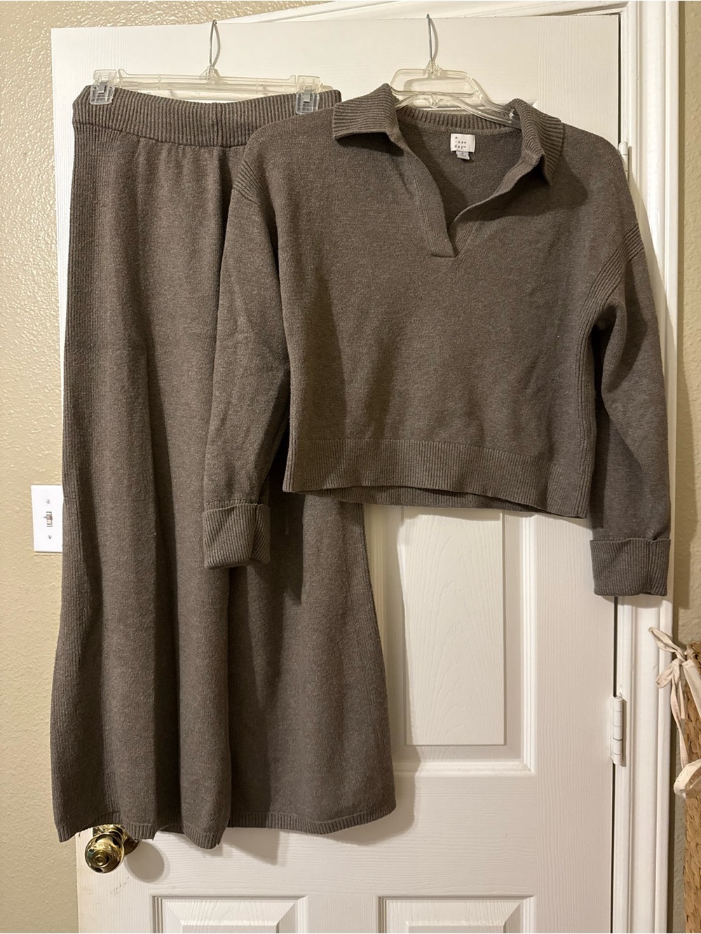 A new day Two-Piece Knit Set in Taupe Brown